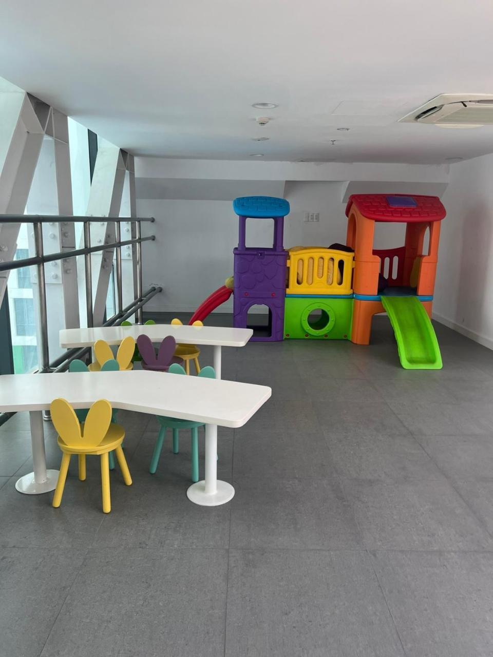 Căn hộ Ho Dich Vu Republic Plaza,tan Binh, Mien Phi Ho Boi, Phong Gym, Day Du Tien Nghi, Wifi Toc Do Cao